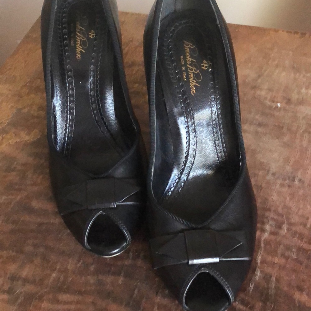 Leather bow heels